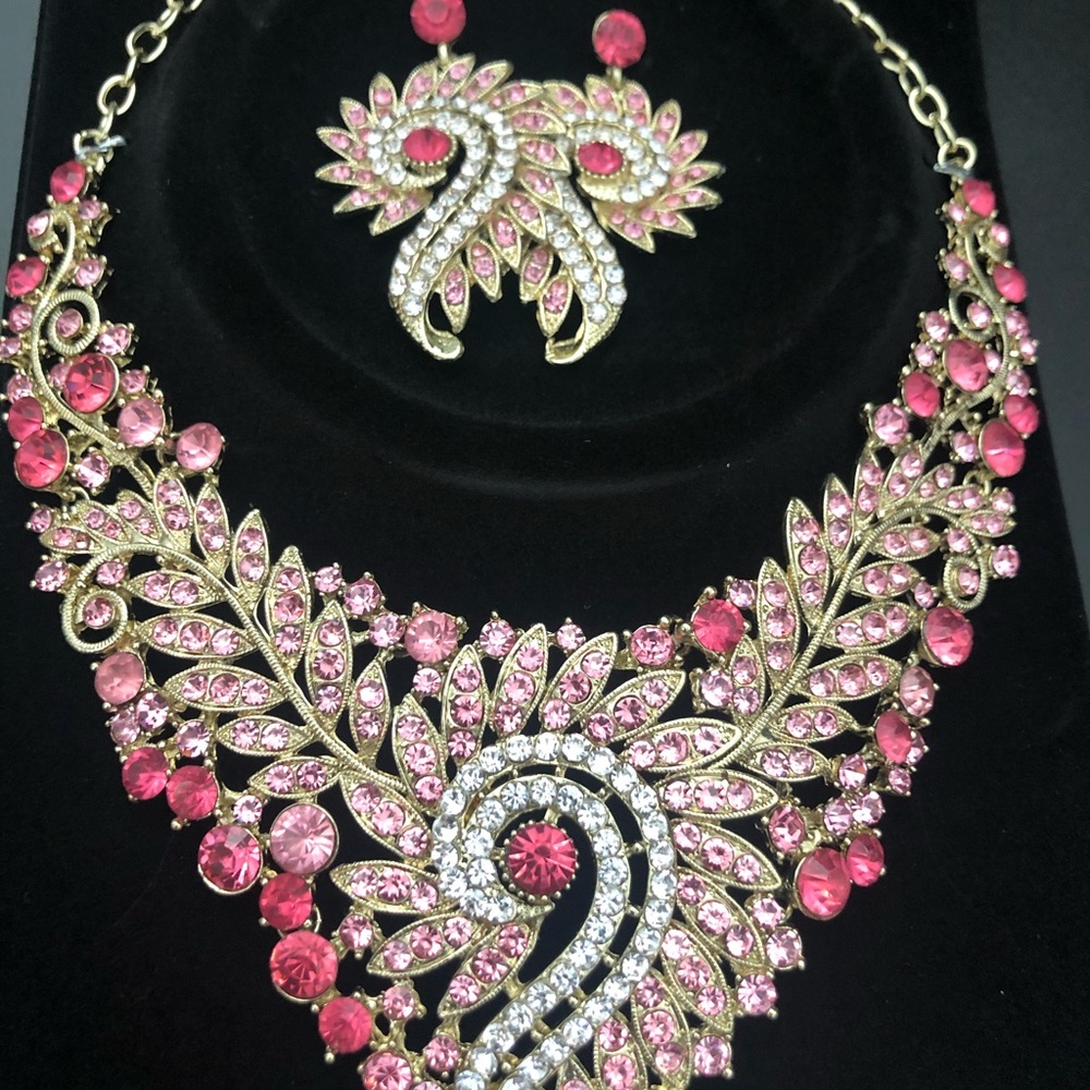 Signature Necklace Set